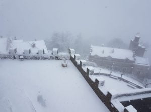 Neve in atto sulle montagne del Lazio, fiocchi fino a 600 metri nel reatino