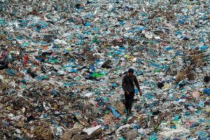 Ambiente, l'UE vieta la plastica usa e getta entro il 2021