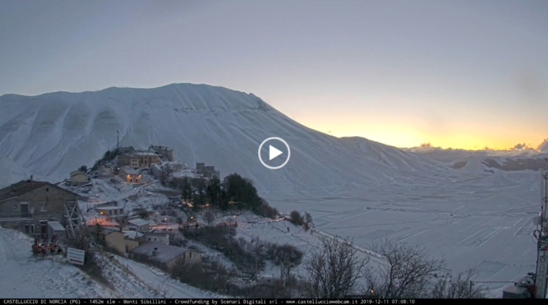 [TIMELAPSE] L'alba innevata di Castelluccio di Norcia