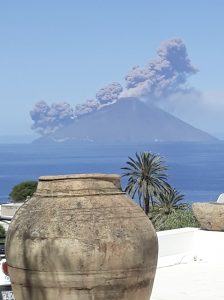 Esplosione dello Stromboli, foto delle 15.00 del 19 maggio 2021
